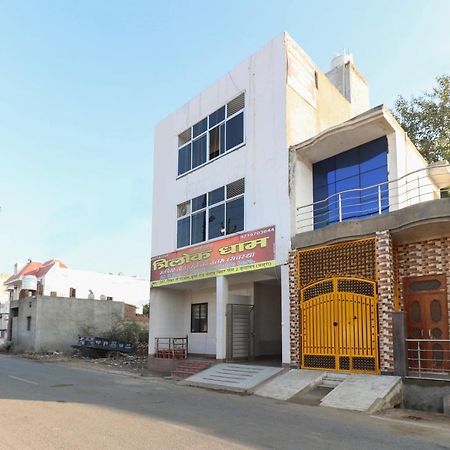 Oyo 69378 Trilok Dham Hotell Vrindāvan Exteriör bild