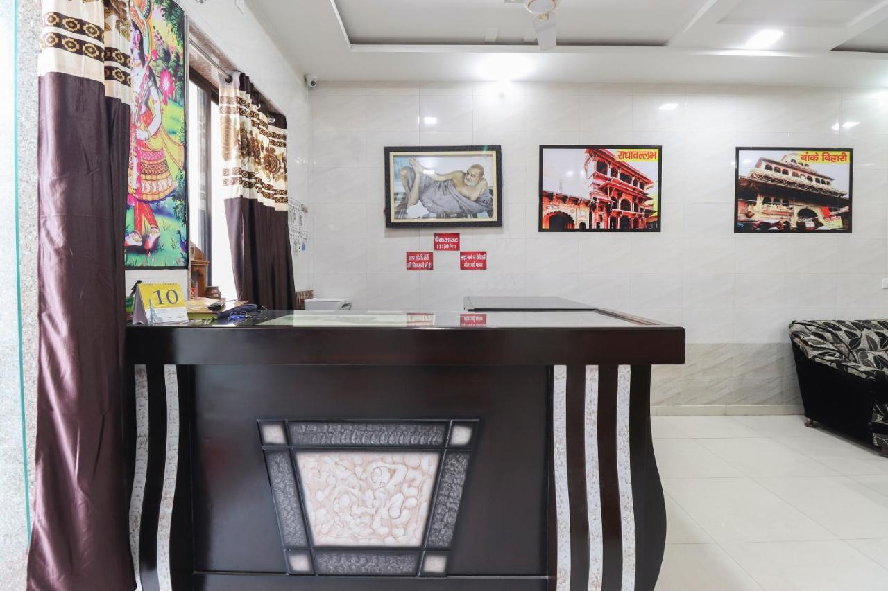 Oyo 69378 Trilok Dham Hotell Vrindāvan Exteriör bild