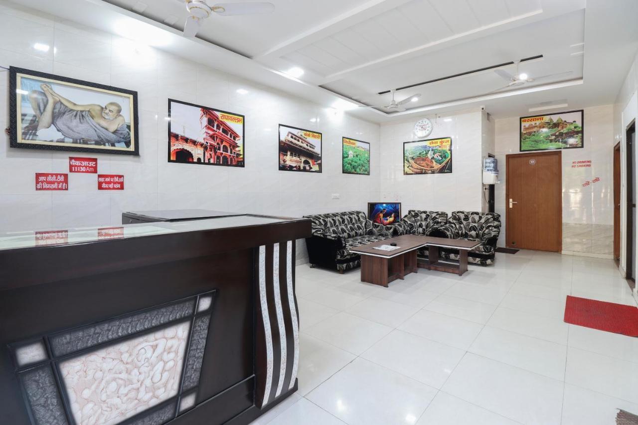Oyo 69378 Trilok Dham Hotell Vrindāvan Exteriör bild