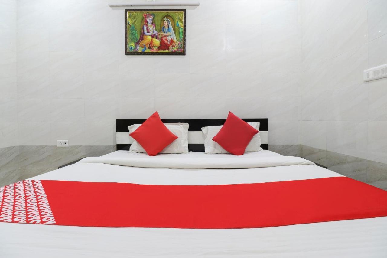 Oyo 69378 Trilok Dham Hotell Vrindāvan Exteriör bild
