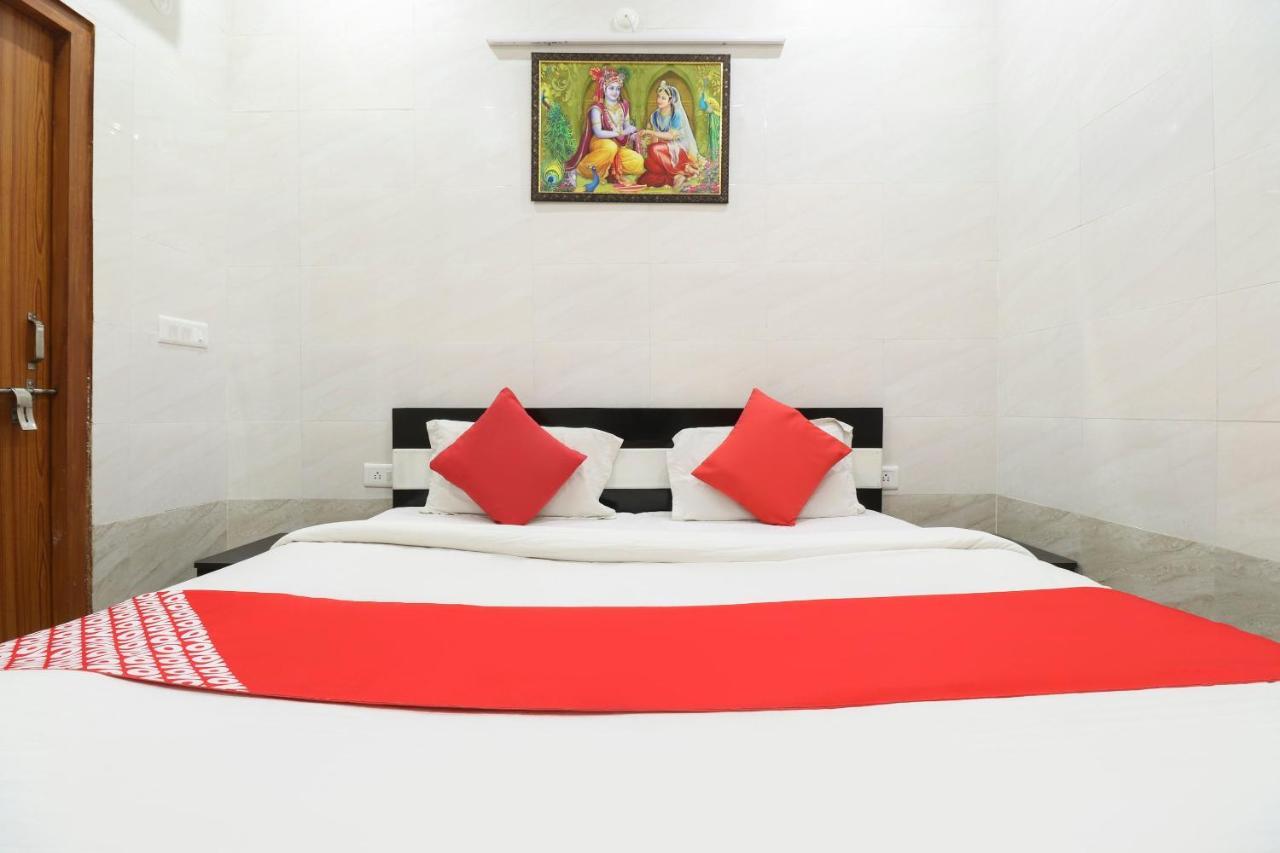 Oyo 69378 Trilok Dham Hotell Vrindāvan Exteriör bild