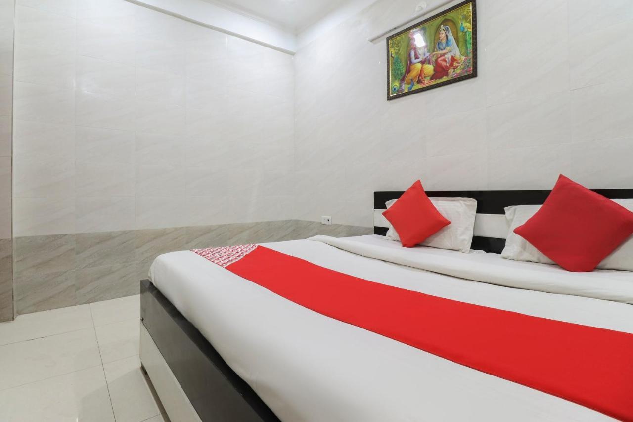 Oyo 69378 Trilok Dham Hotell Vrindāvan Exteriör bild